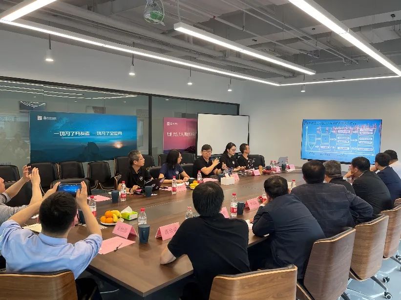 武汉市江汉区区长李湛带队考察深圳·国际开源谷